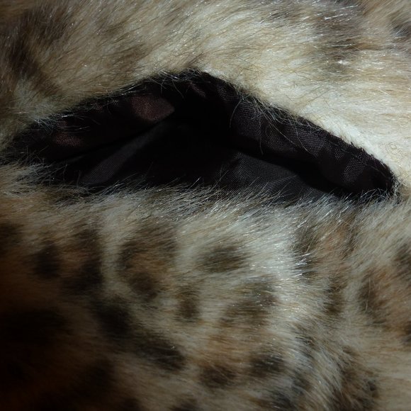 ๐ค Forever 21 Leopard Print Faux Fur Vest โ Size Small - Picture 9 of 12